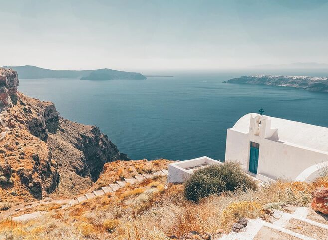 If it’s a jaw-dropping vista you’re after, take the steps from Imerovigli down to Skaros Rock