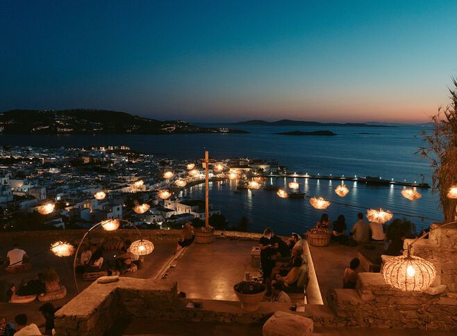 Nights out don’t get any more legendary. Signature cocktails as the sun begins to set.