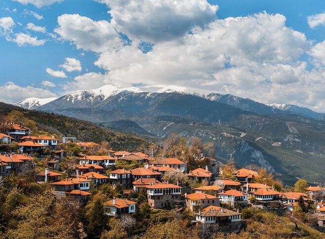 Palaios Panteleiomonas is a centuries-old village whose inhabitants had chosen to relocate to the coast before returning to breathe new life into the village