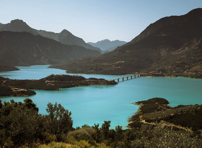Exploring the beauty of Lake Kremaston by kayak