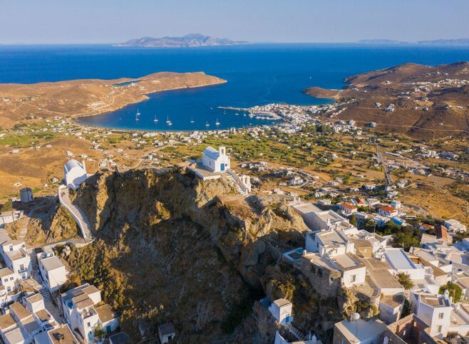 From the beautiful chapel of Agios Konstantinos nearby, you can look out beyond Livadi onto Cycladic islands… Sifnos, Milos and (on clear days) Tinos and Mykonos