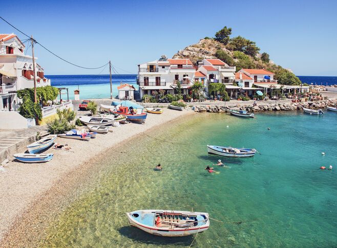 The little fishing village of Kokkari is one of the most Instagrammable in Samos