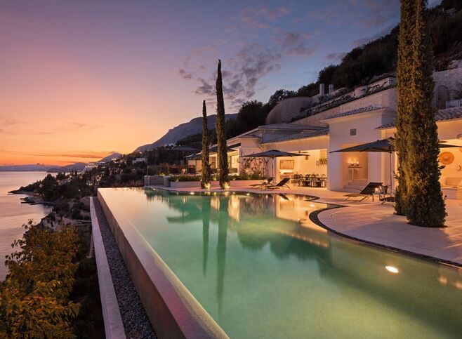 BESPOKERS LUXURY SERVICES MON IKE-mainImage