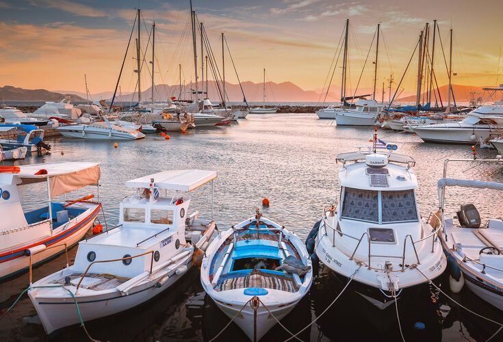 Kaikia and sailing boats in Aeginas port