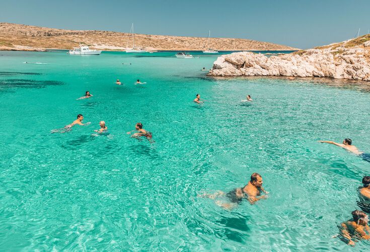 Godetevi il nuoto, le immersioni e la pesca in acque cristalline di eccezionale bellezza