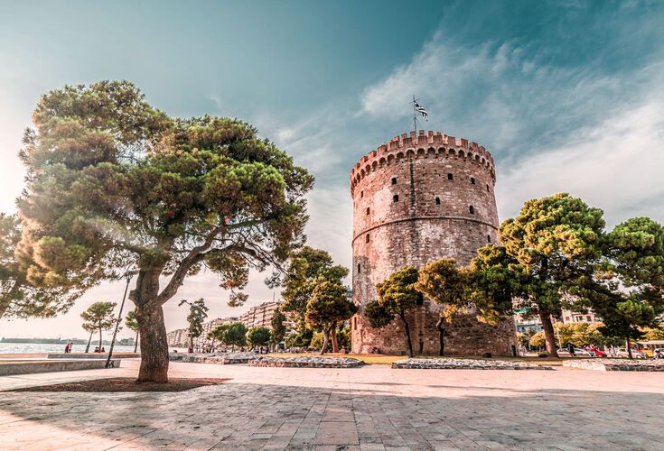We start at the emblematic White Tower, the 15th century prison that is now a museum