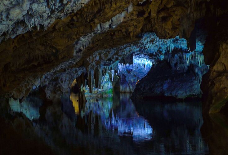 The extraordinary Diros Caves