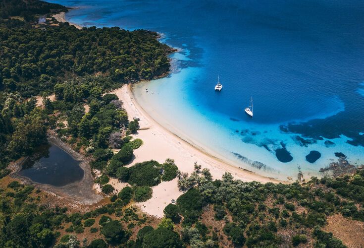 Tsoungria’s main beach, in a protected bay, is long and sandy