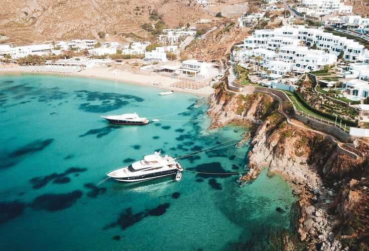 Yaz aylarının başında Mikonos adasındaki Psarou plajı