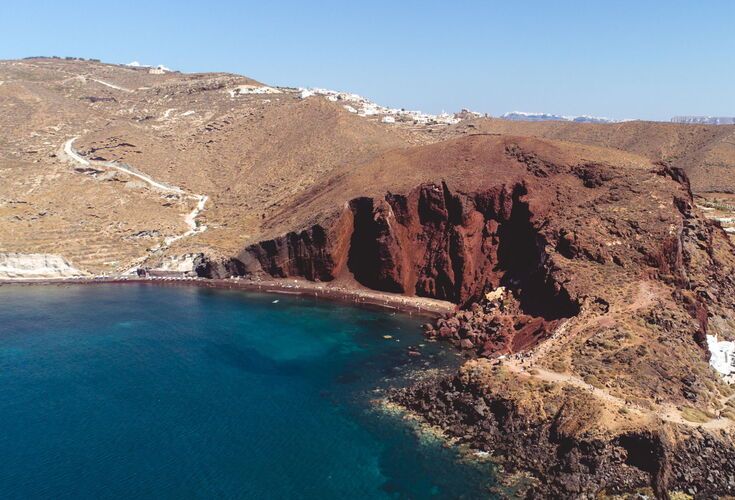La plage rouge de Santorin