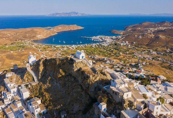 From the beautiful chapel of Agios Konstantinos nearby, you can look out beyond Livadi onto Cycladic islands… Sifnos, Milos and (on clear days) Tinos and Mykonos