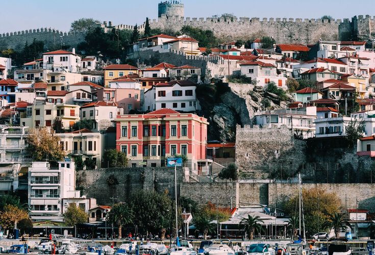 The peak of the peninsula on which the Old Town’s Panagia district is built is dominated by the Acropolis of Kavala