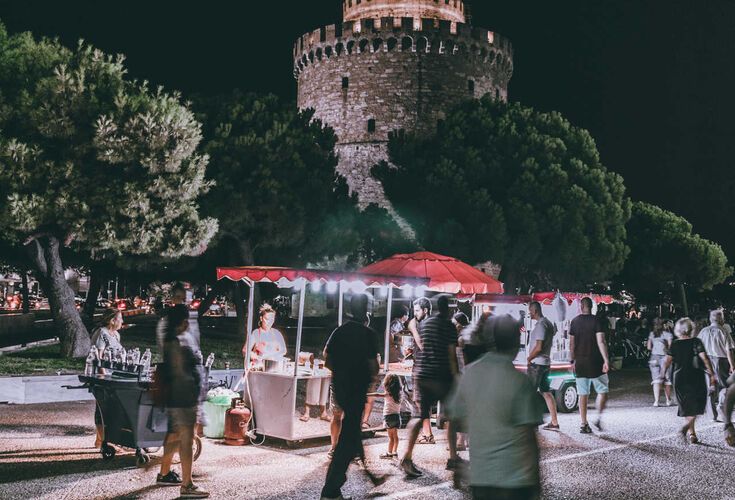 Experience the city of Thessaloniki by night