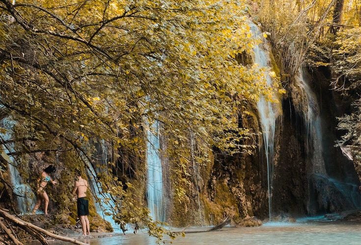 The Skra Waterfalls are in a nature reserve north of Goumenissa, in the prefecture of Kilkis