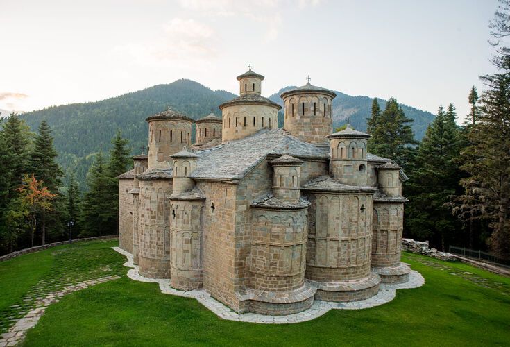 The Church of the Holy Cross near Aspropotamos, at an altitude of 1,150m and less than 2km from Doliana and Krania