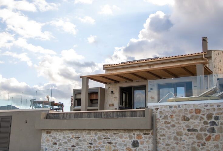 LUXSTONEV-photo-0