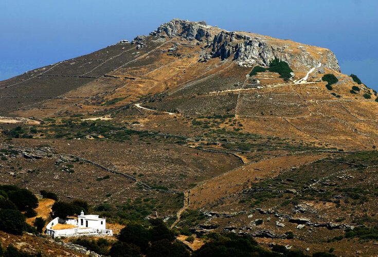 Die Überreste der Burg Faneromeni in Andros