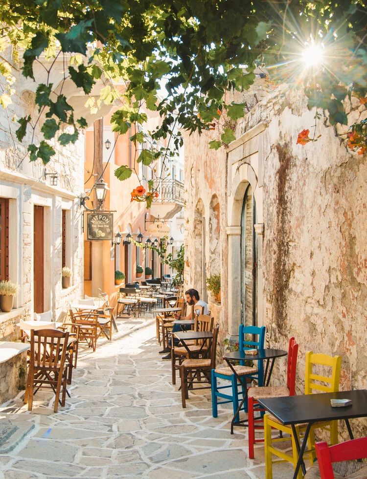 Beautiful paved streets, neoclassical buildings and a lively market and shops all testify to Halki’s past as the capital of Naxos