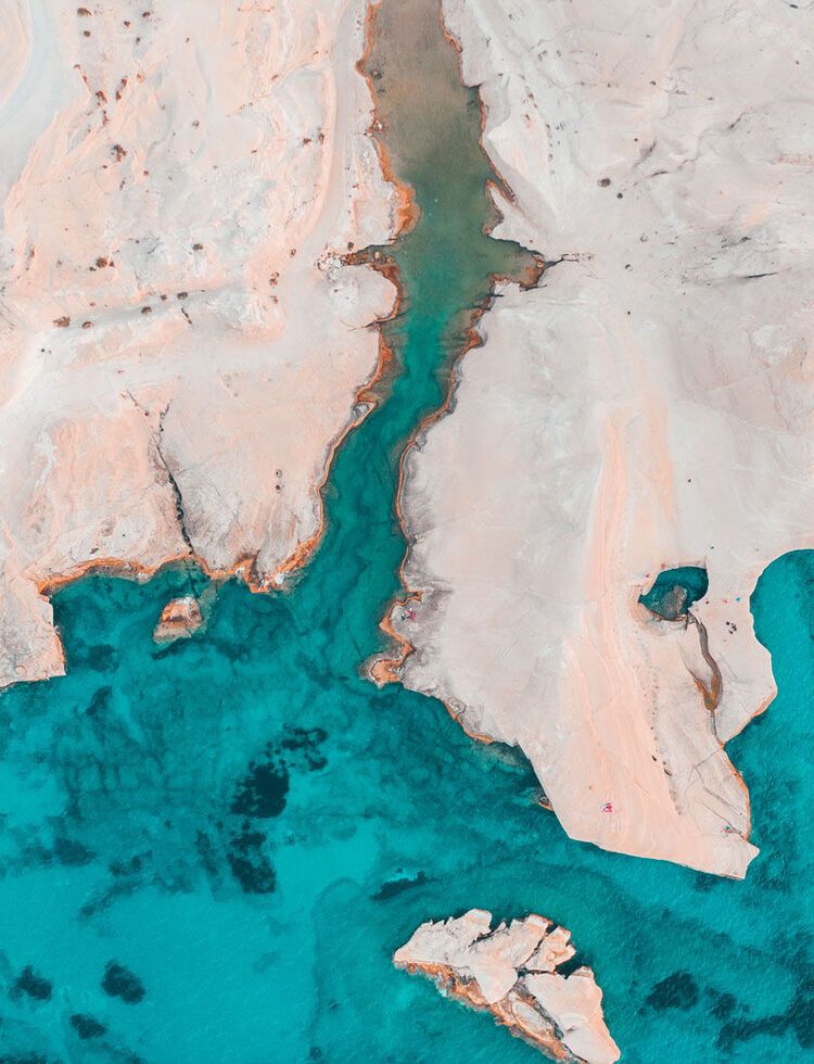 Landung auf der Mondlandschaft vom Sarakiniko Strand