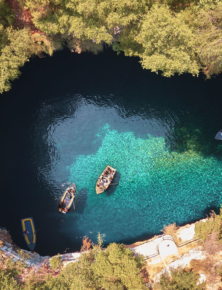 Through a 36m tall opening, the shafts of daylight that come streaming in from above bounce off the water and light up the chamber with ethereal blues