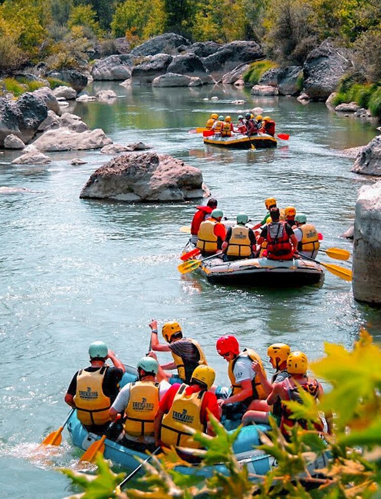 You pass along a deep gorge full of nature, admiring extraordinary-coloured water and plane trees
