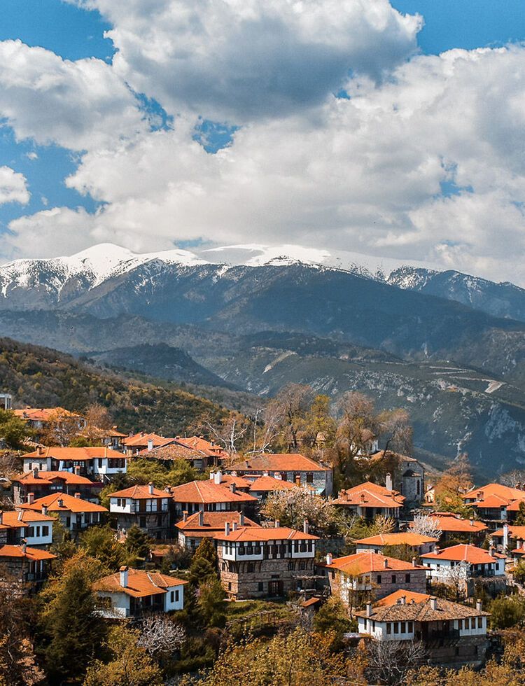 Palaios Panteleiomonas is a centuries-old village whose inhabitants had chosen to relocate to the coast before returning to breathe new life into the village 