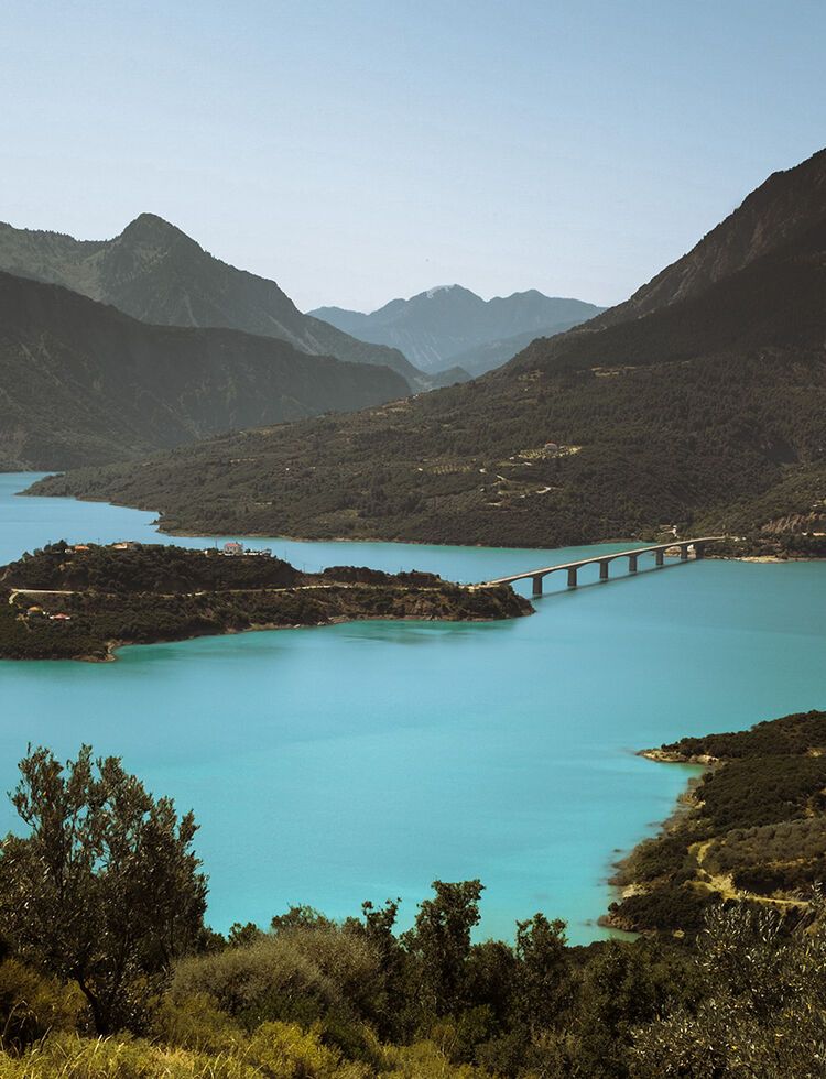 Exploring the beauty of Lake Kremaston by kayak