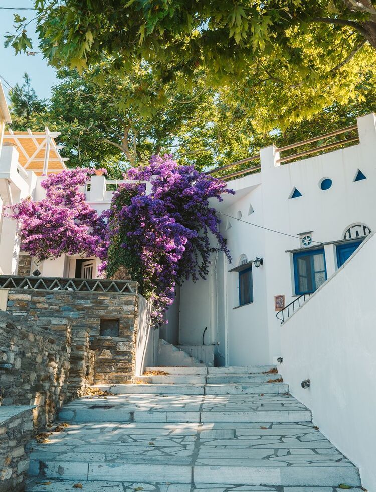 It is worth walking through its narrow streets and admire the simple Cycladic architecture, Dio Horia village