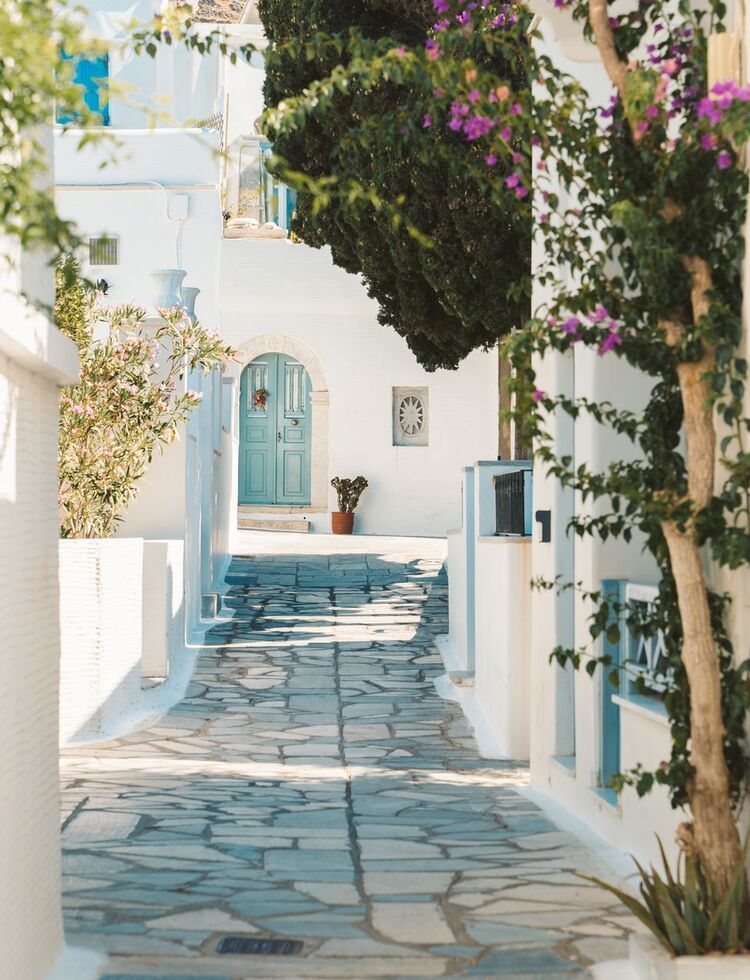 You’ll find plenty more examples of Tinos’ famed marblework in the windows and doors, as you wander the streets of Pyrgos
