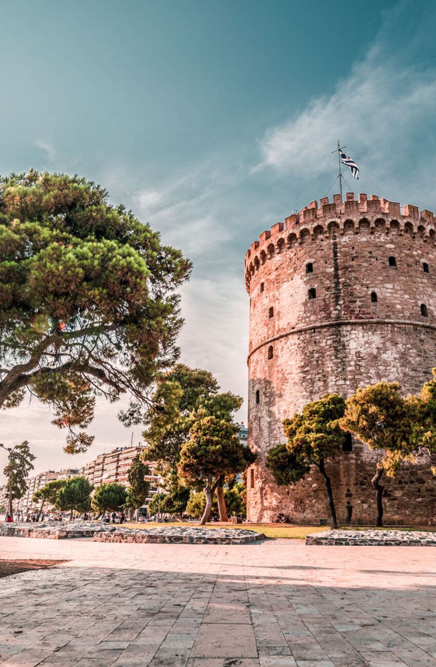We start at the emblematic White Tower, the 15th century prison that is now a museum
