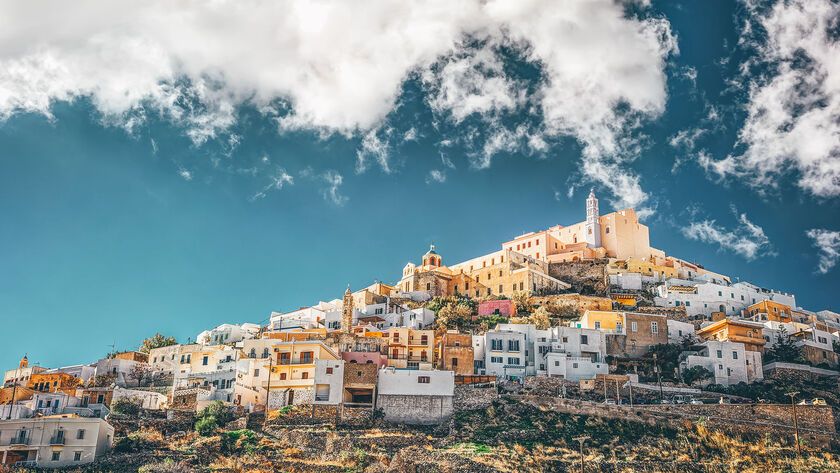 Un tour a piedi ad Ano Syros, meravigliosamente conservata