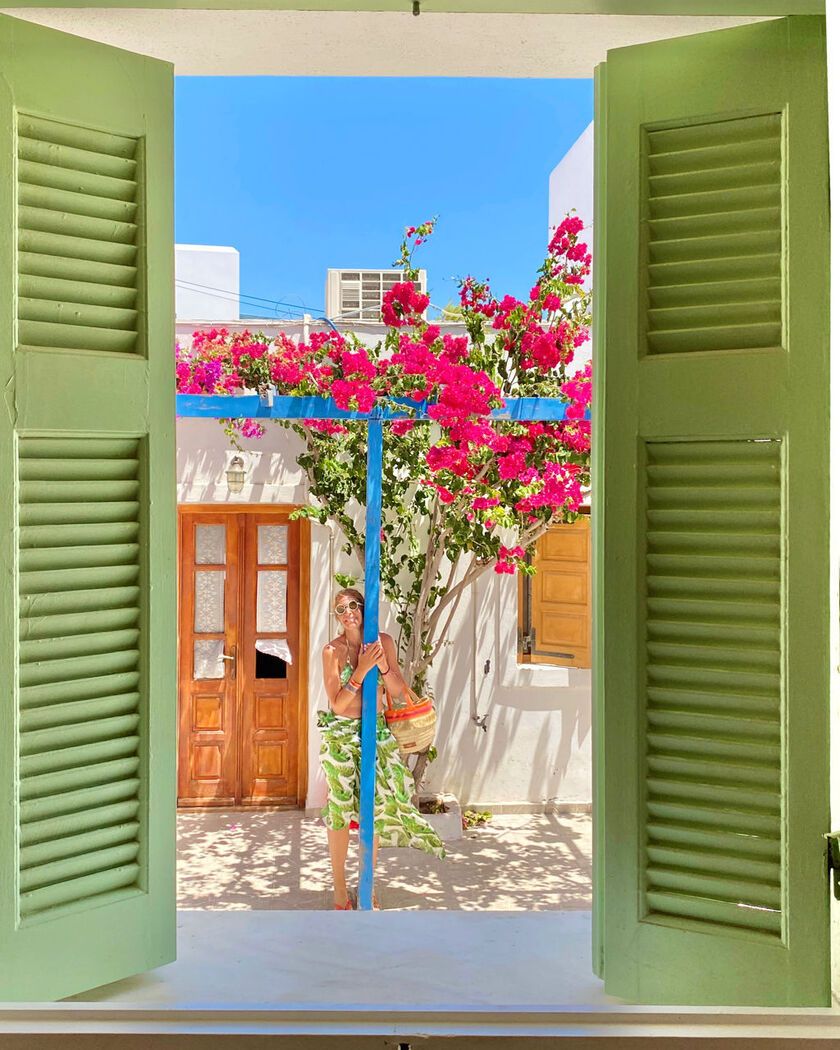 A window to the colourful streets of Antiparos