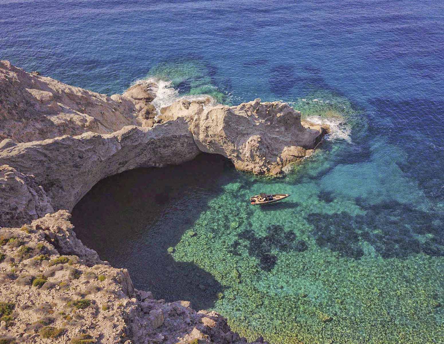 antiparo-despotiko-panteronisia-paros-main-image