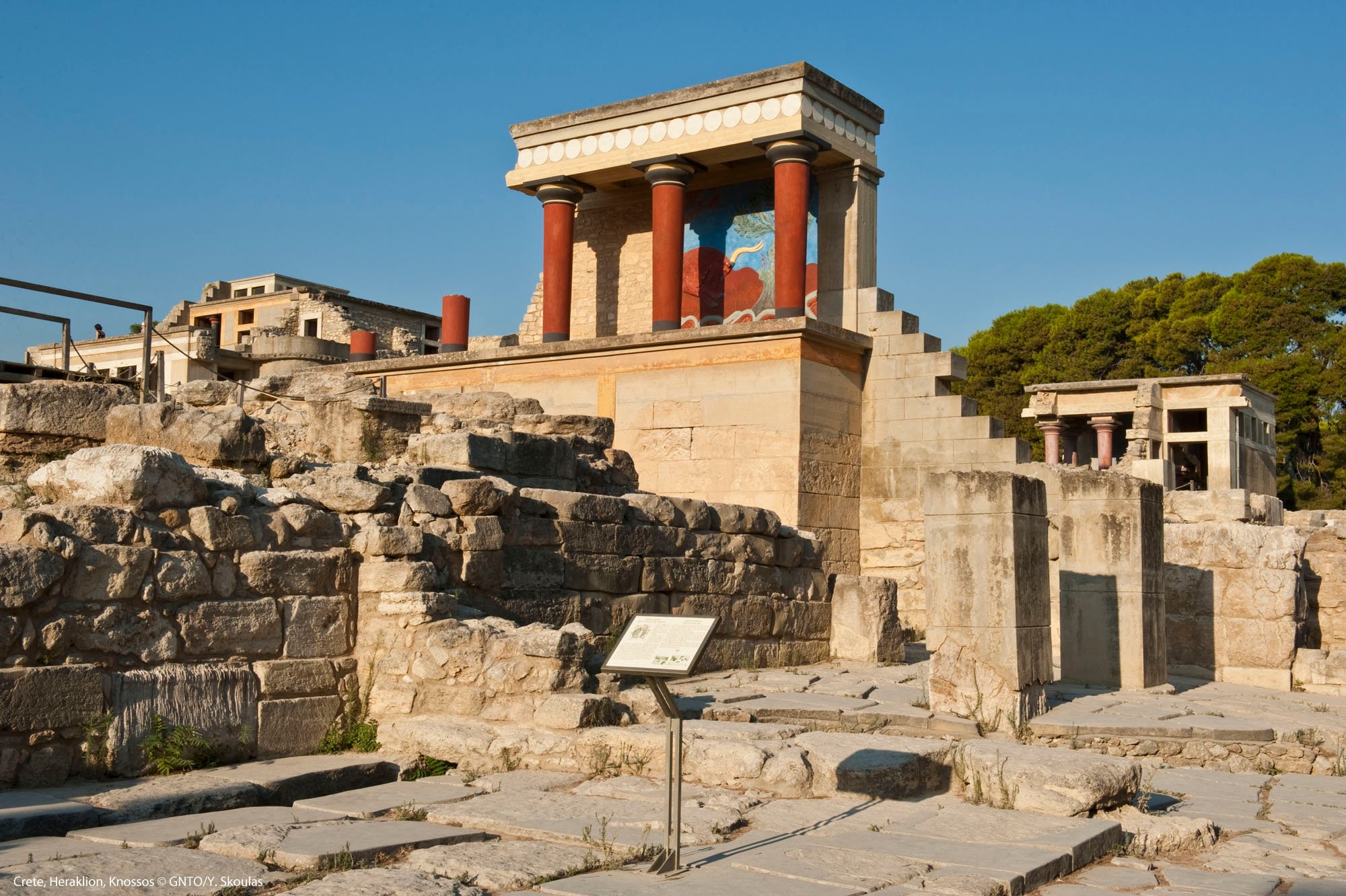 Accessible Tour to Heraklion town and Knossos - Europe's oldest city