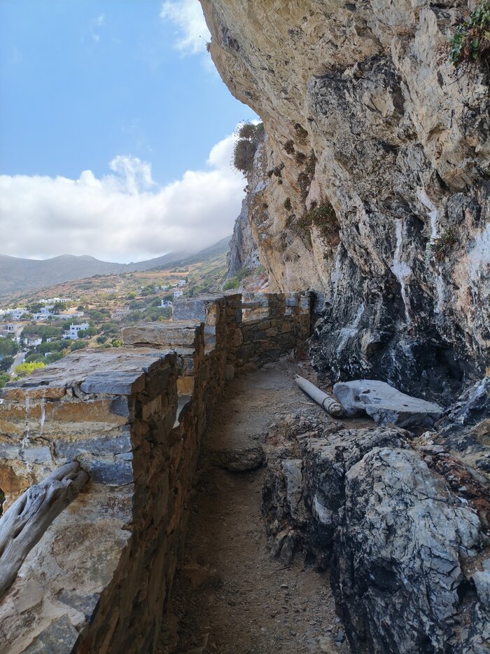 hikingtour-theroundofaegiali-main-image