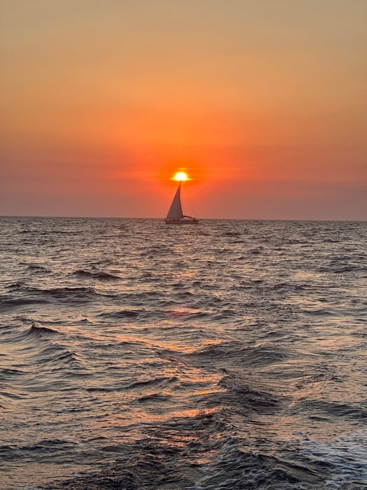 honeymooncruisesunsettime-main-image