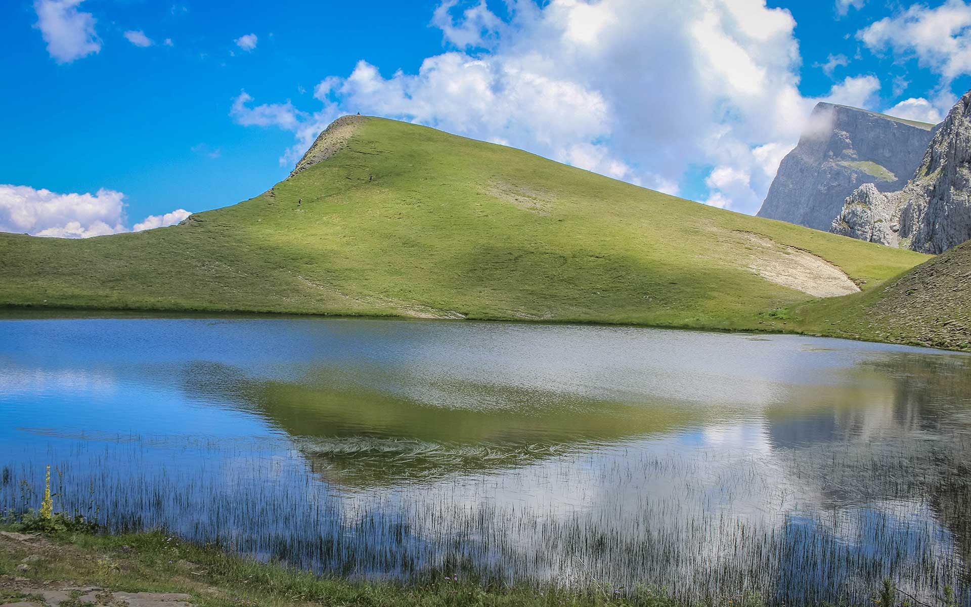 Alpine Dragon Lake Hike