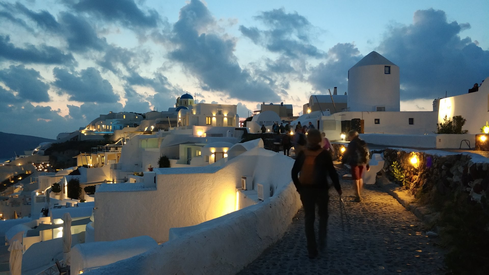 Santorini: Caldera Trail Guided Hike and Sunset Viewing