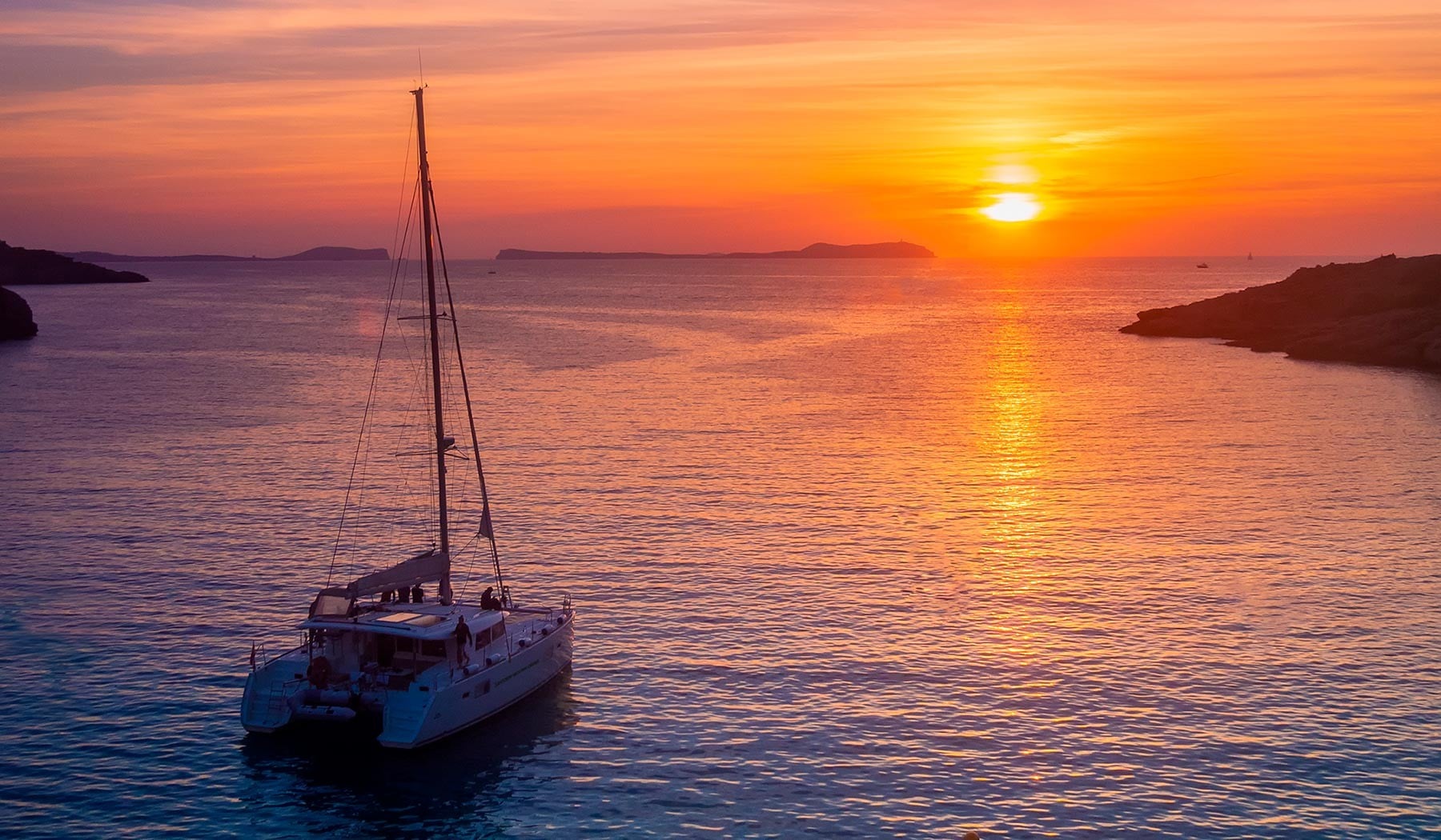 catamaran-santorini-day-cruise-swim-stops-food-drinks-and-transfers-1-1-1-1-1-1-1-1-1-1-logo