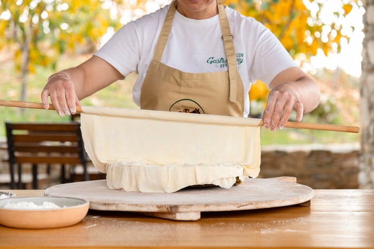 cooking-lesson-in-portaria-lets-make-a-greek-pie-logo