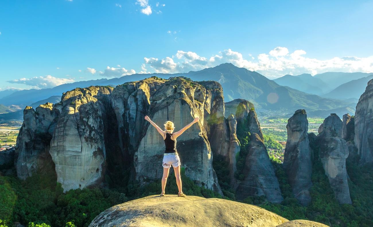 From Thessaloniki: Excursion to Meteora by Bus