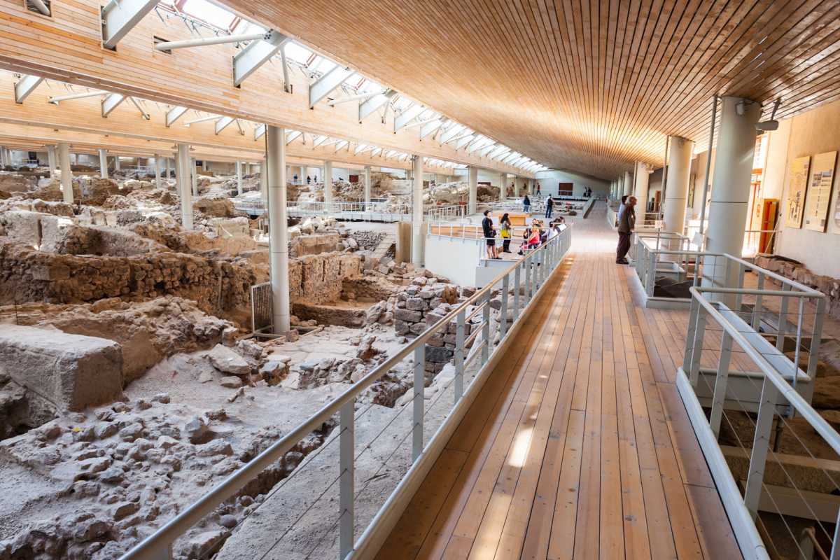 Akrotiri tour in Santorini with Wine Tasting