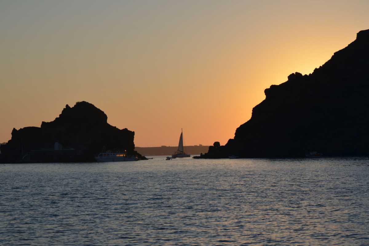Santorini Caldera and Oia Sunset Cruise