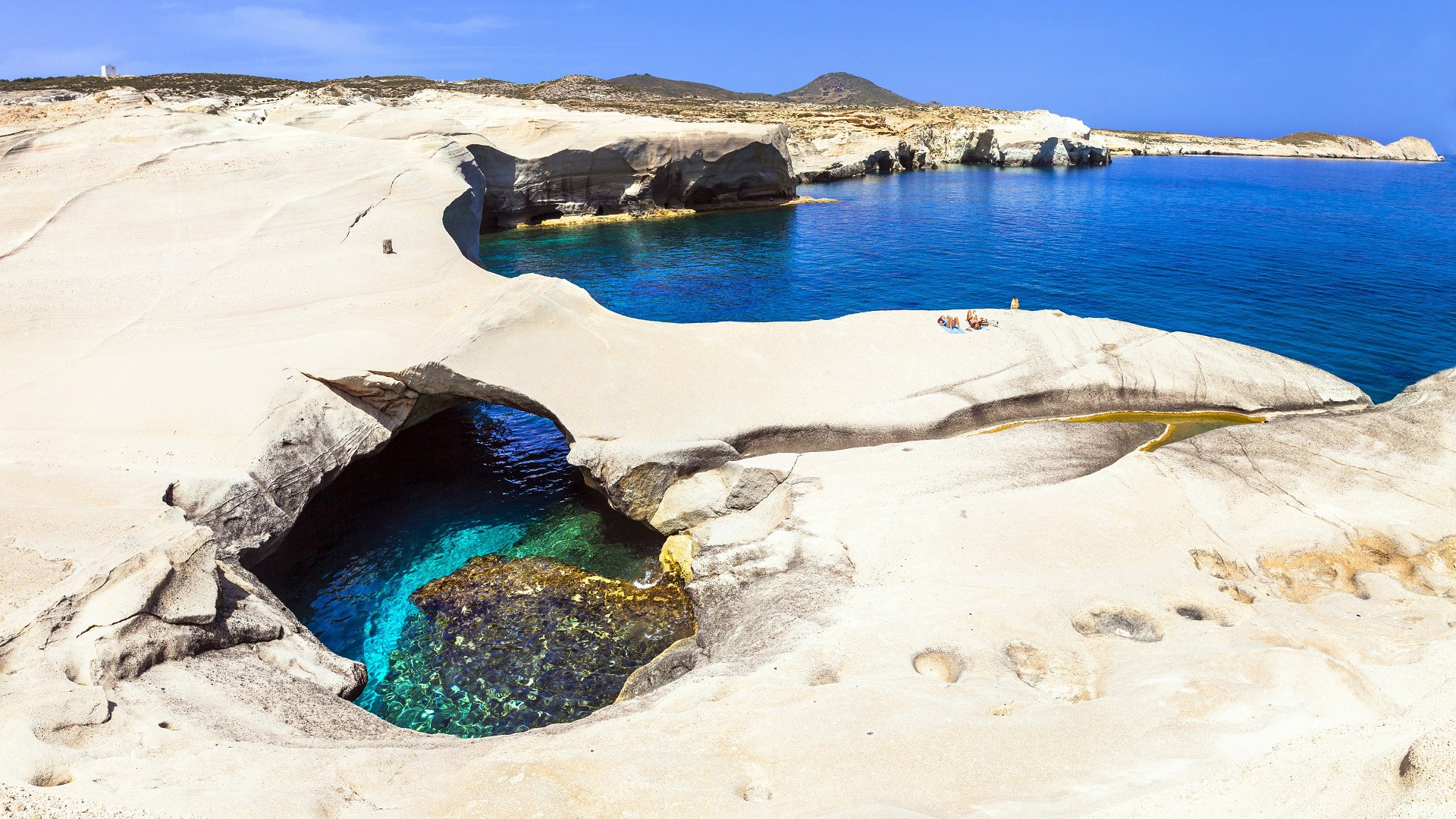 A full day boat trip from Sifnos to traditional Kimolos and beautiful Milos