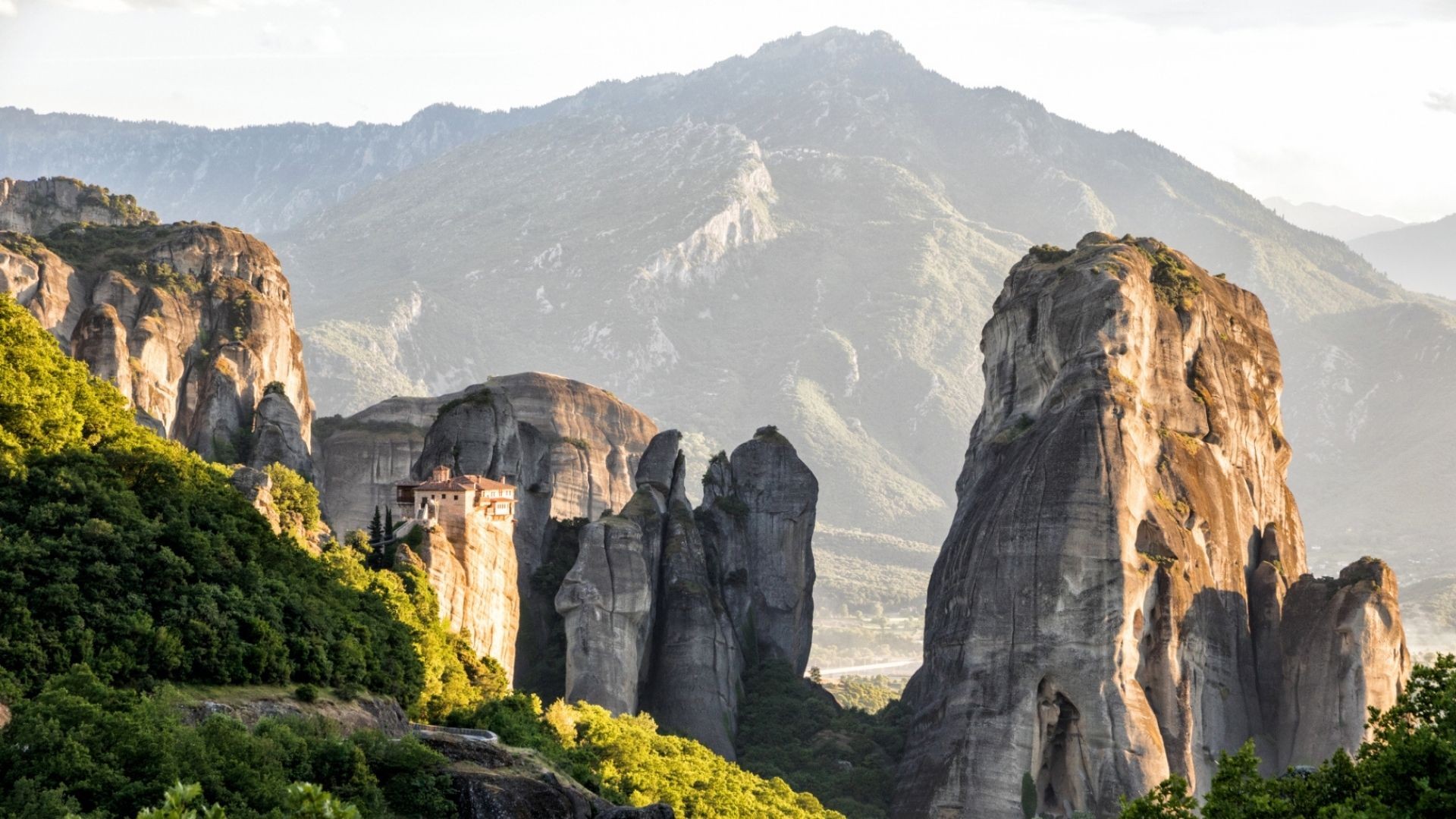 Thessaloniki to Meteora 2-Day Trip by Train