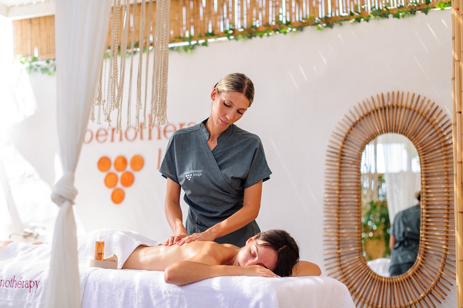 Private wine and spa experience: relax in Santorini with enotherapy