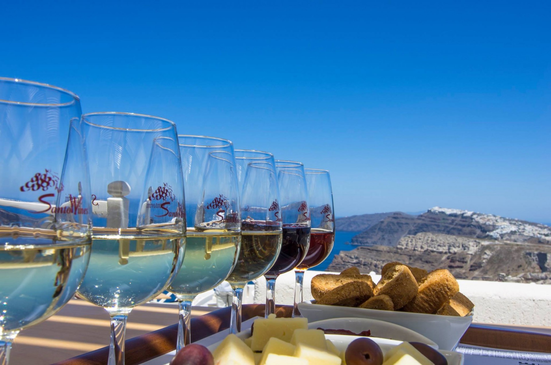 Santorini Must-See & Wine Tasting