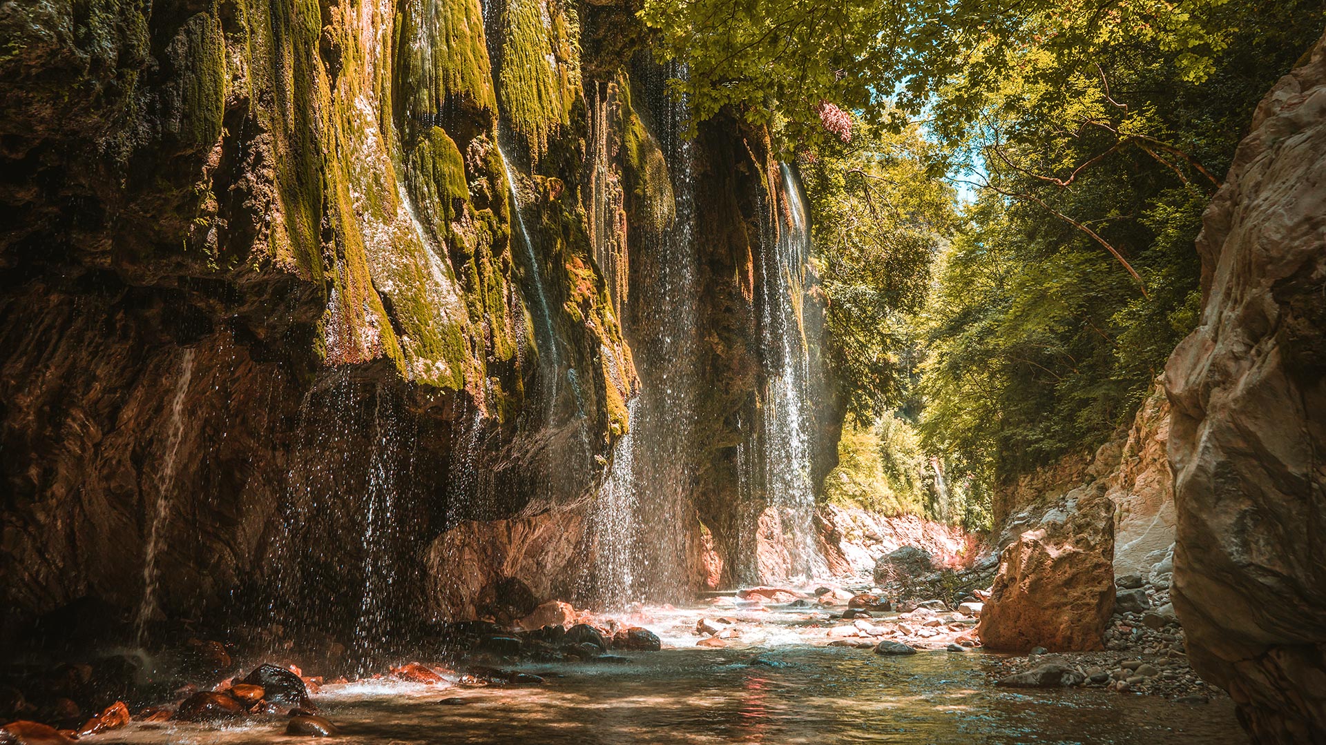 Panta vrechi - "always raining" waterfalls in Central Greece
