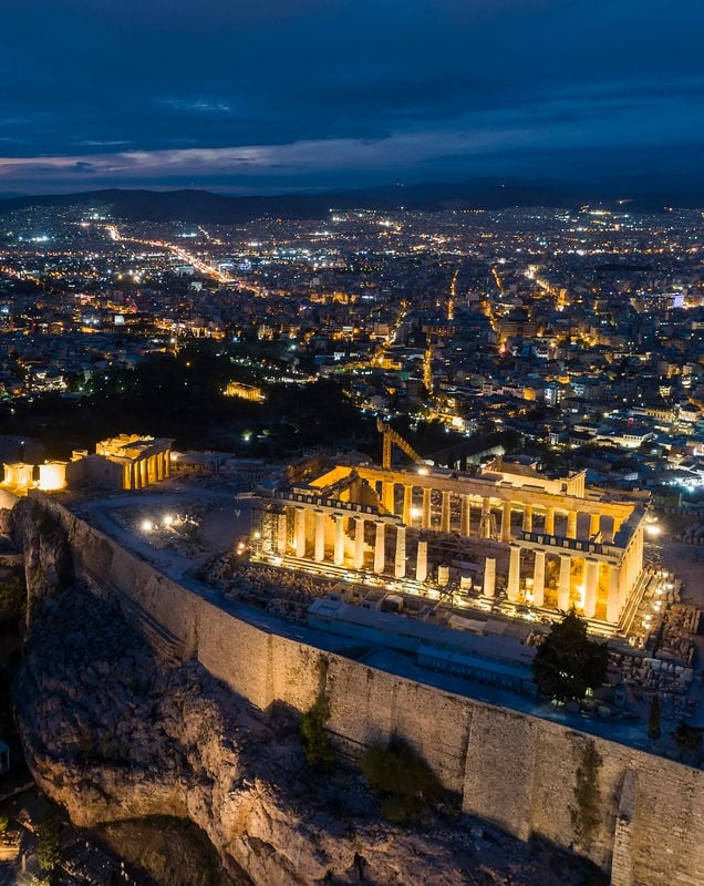 Veduta aerea del Partenone e dell'Acropoli di Atene. City Break in atene